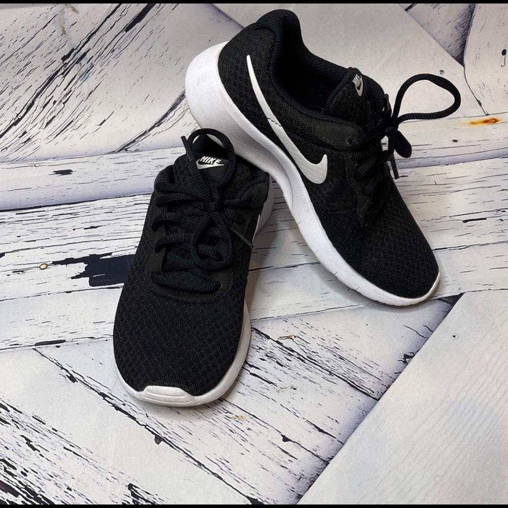KIDS GIRLS BLACK NIKE TANJUN SNEAKERS SHOES 3.5 YOUTH EUC